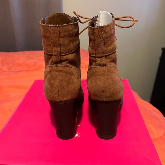 Shoe Dazzle Chunky heel booties. Brand New! - Picture 3 of 6